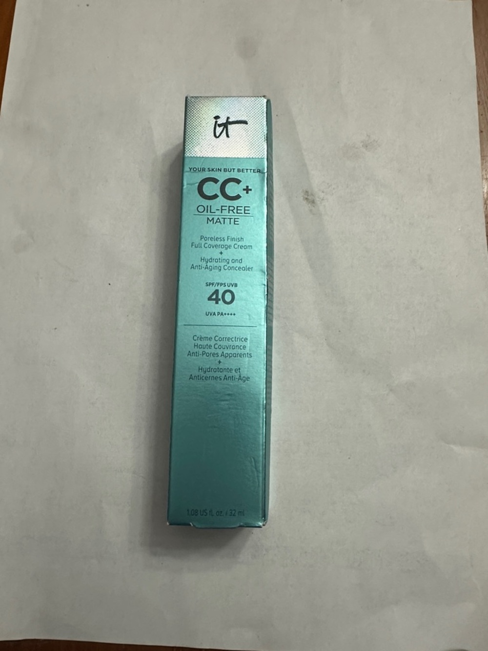it cosmetics CC+ Oil-Free Matte Cream in Teal Box